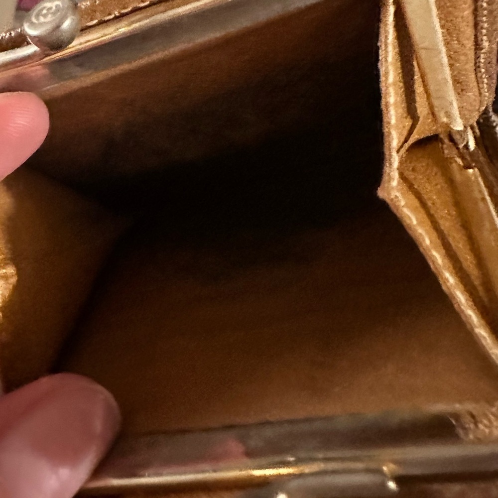 Gucci | Bi Fold Snap Closure W/ Kisslock Coin Poc… - image 6